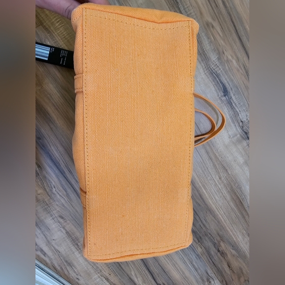 🎉HOST PICK🎉MARC JACOBSx Peanuts Charlie Brown The Tag tote, orange - Picture 9 of 13